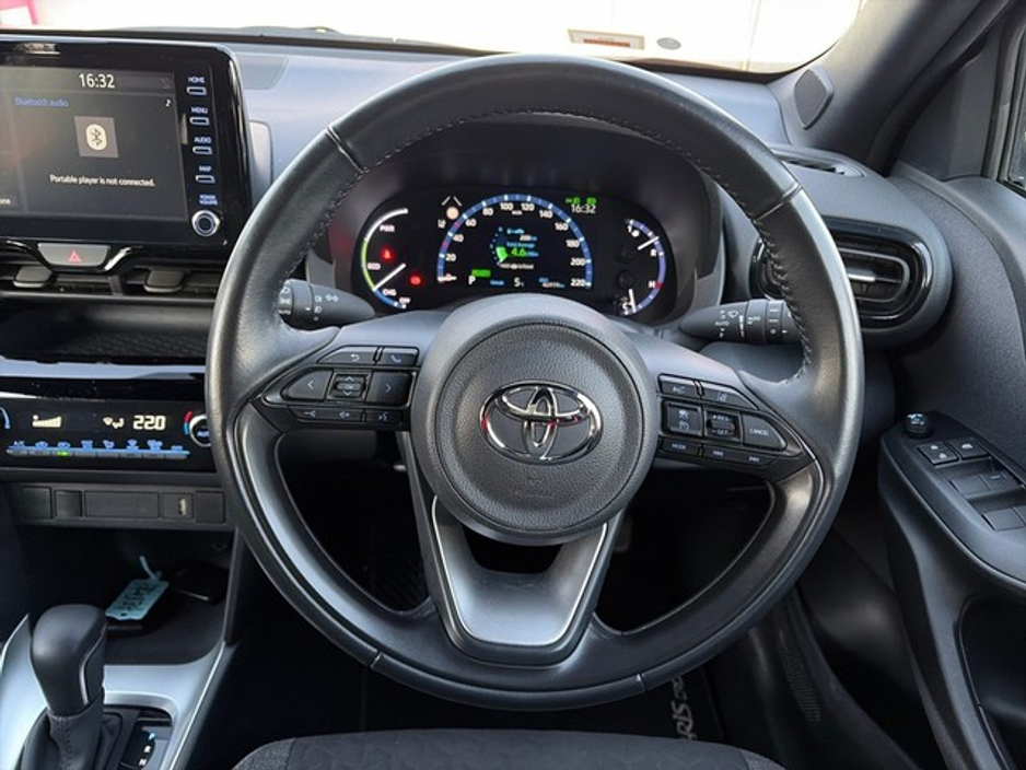 2023 Toyota Yaris Cross CROSS LUNA SPORT €28,888