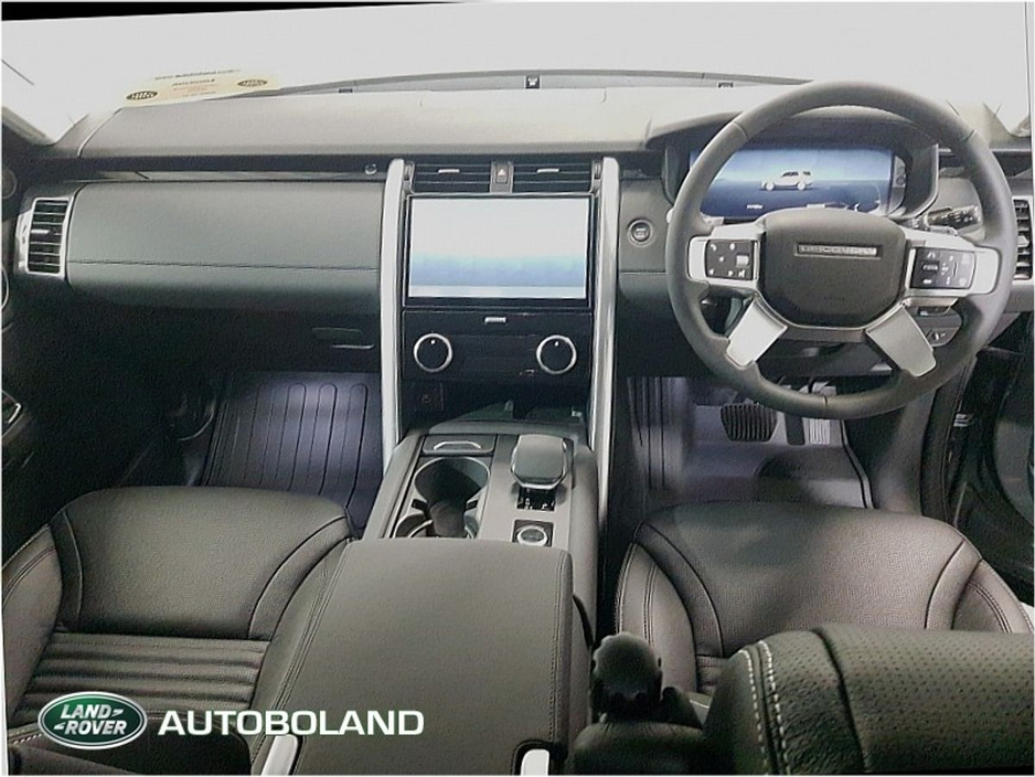 2022 Land Rover Discovery - image 2