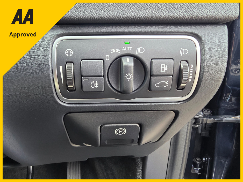 2018 Volvo S60 - image 17