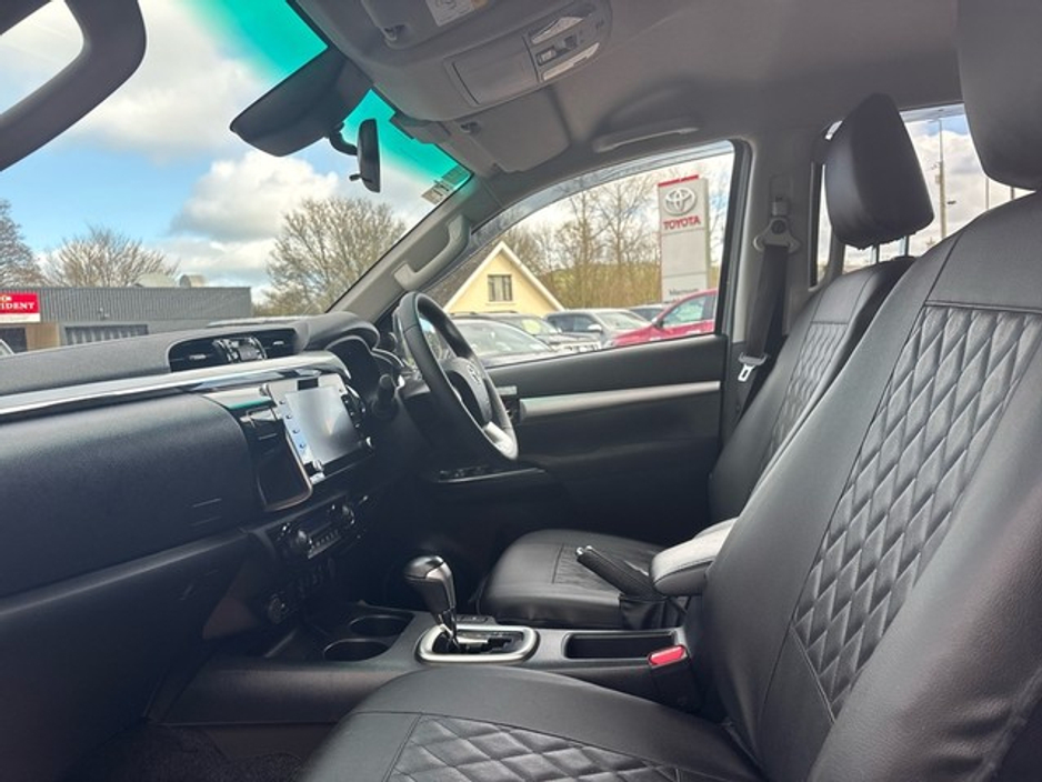 2024 Toyota Hilux - image 6