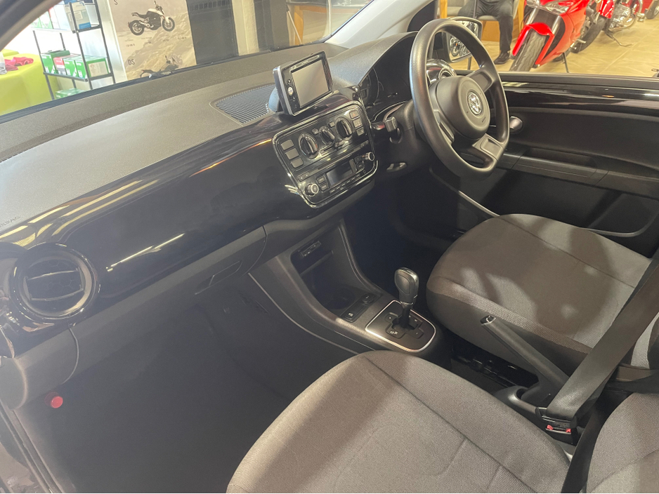 2014 Volkswagen up! - image 10