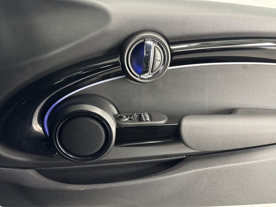 2022 MINI Hatch - image 24