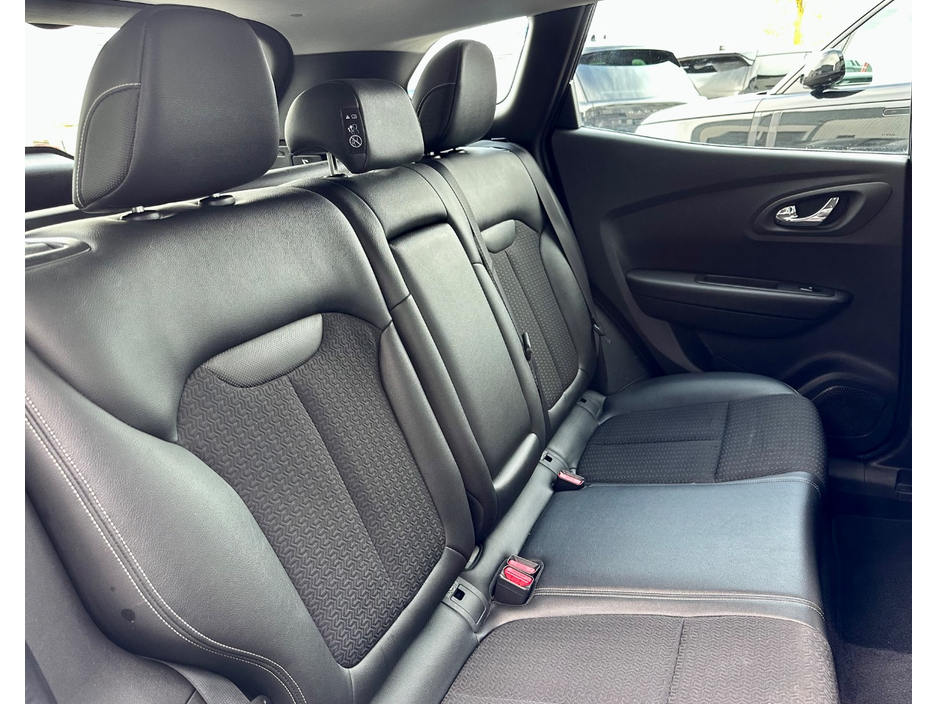 2017 Renault Kadjar - image 9