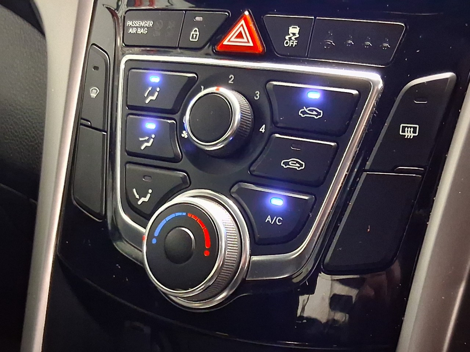 2014 Hyundai i30 - image 12