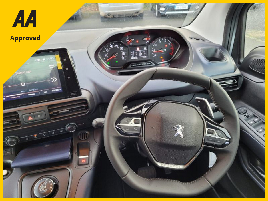 2022 Peugeot Rifter - image 20