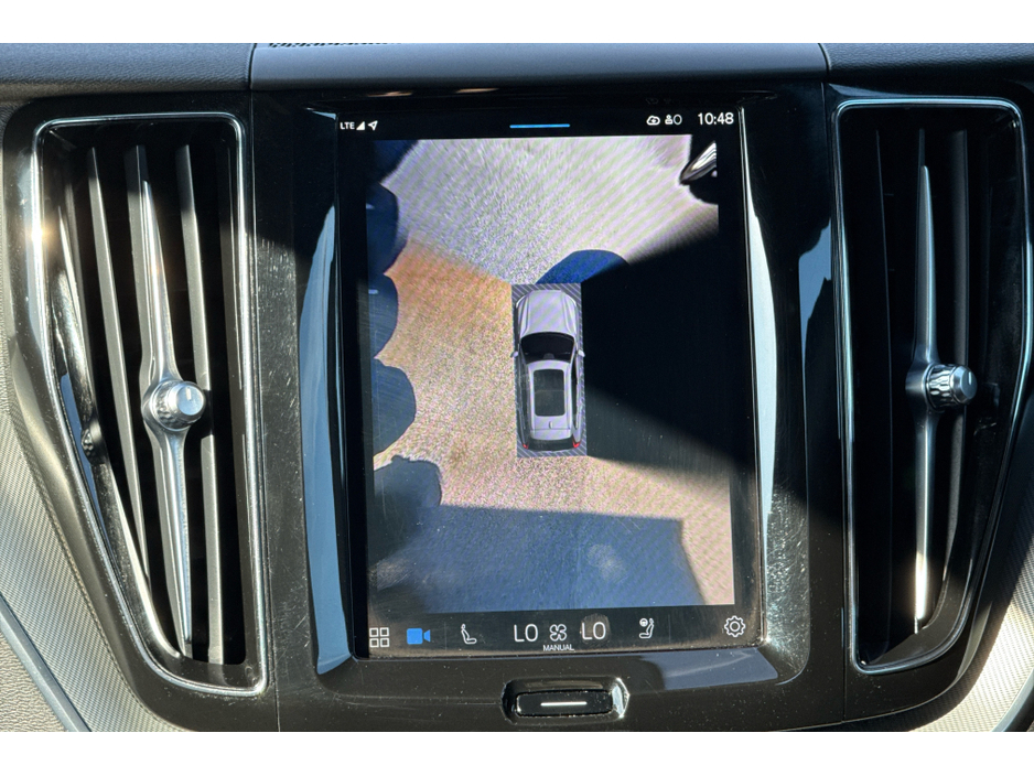 2023 Volvo XC60 + B4 MHEV AWD AUTO PLUS €59,200