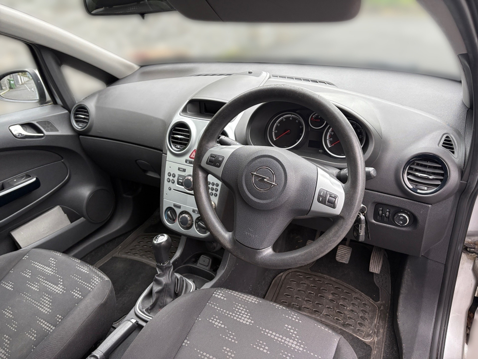 2011 Opel Corsa - image 15