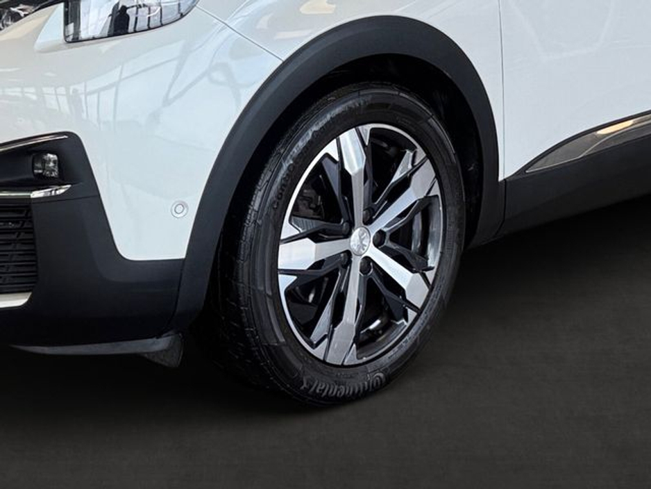 2020 Peugeot 5008 - image 10