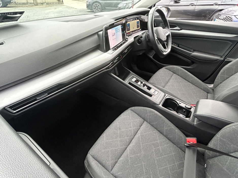 2023 Volkswagen Golf - image 5