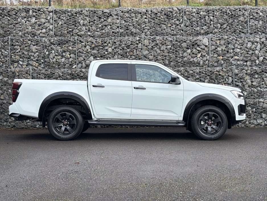 2025 Isuzu D-MAX V-CROSS DCB €48,851