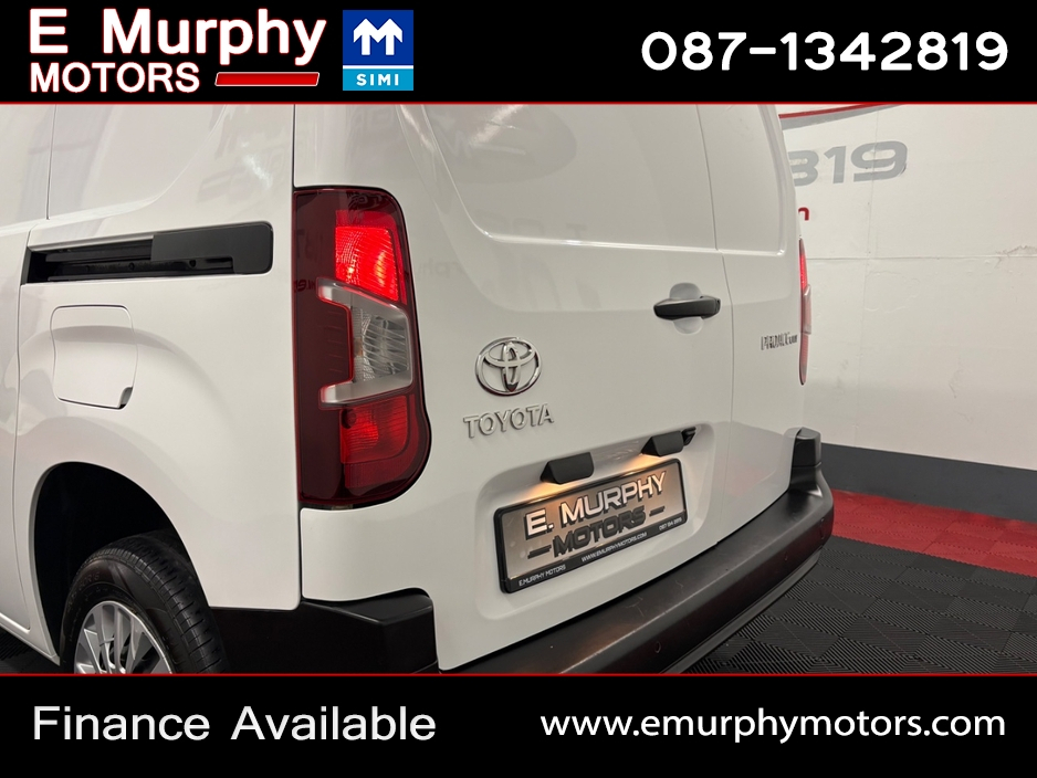 2021 Toyota Proace - image 25