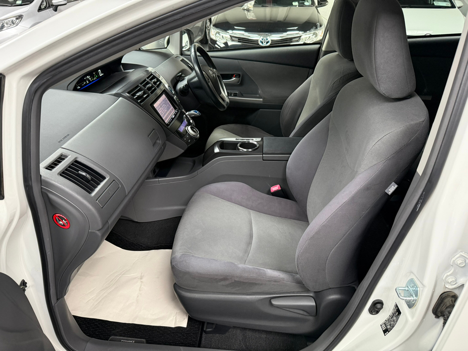 2013 Toyota Prius  €12,490