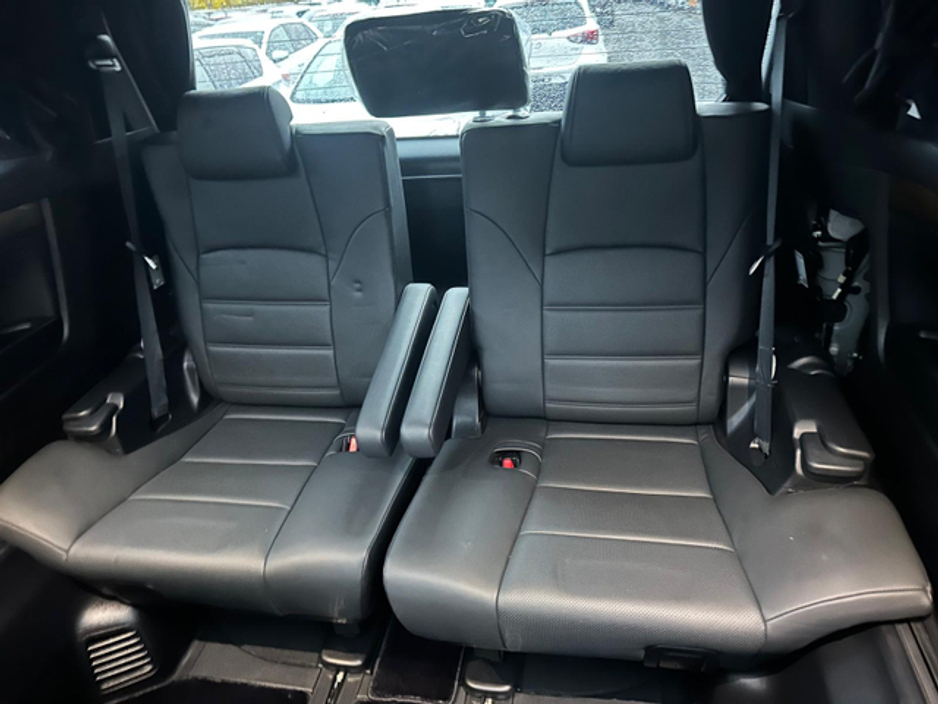 2015 Toyota Alphard - image 11
