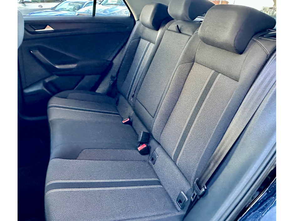 2018 Volkswagen T-Roc - image 10