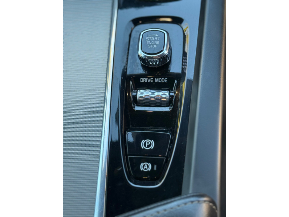 2021 Volvo XC60 - image 19