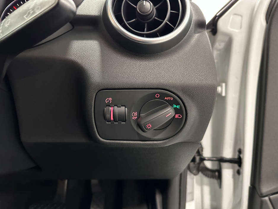 2016 Audi A1 - image 24