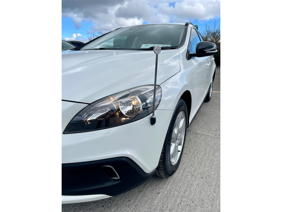 2015 Volvo V40 - image 10