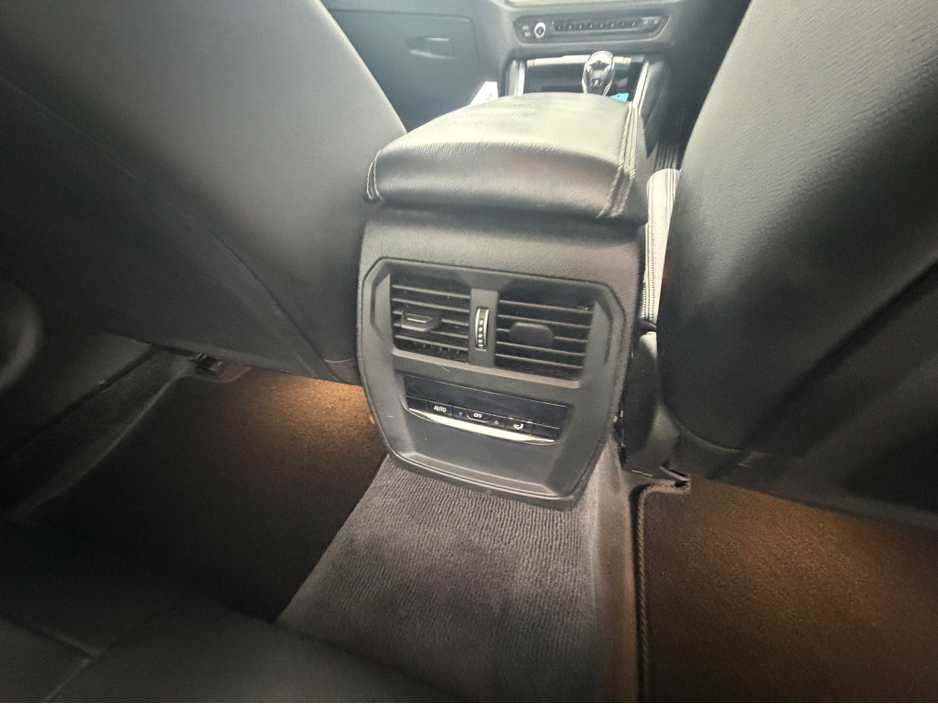 2020 BMW 3 Series - image 13