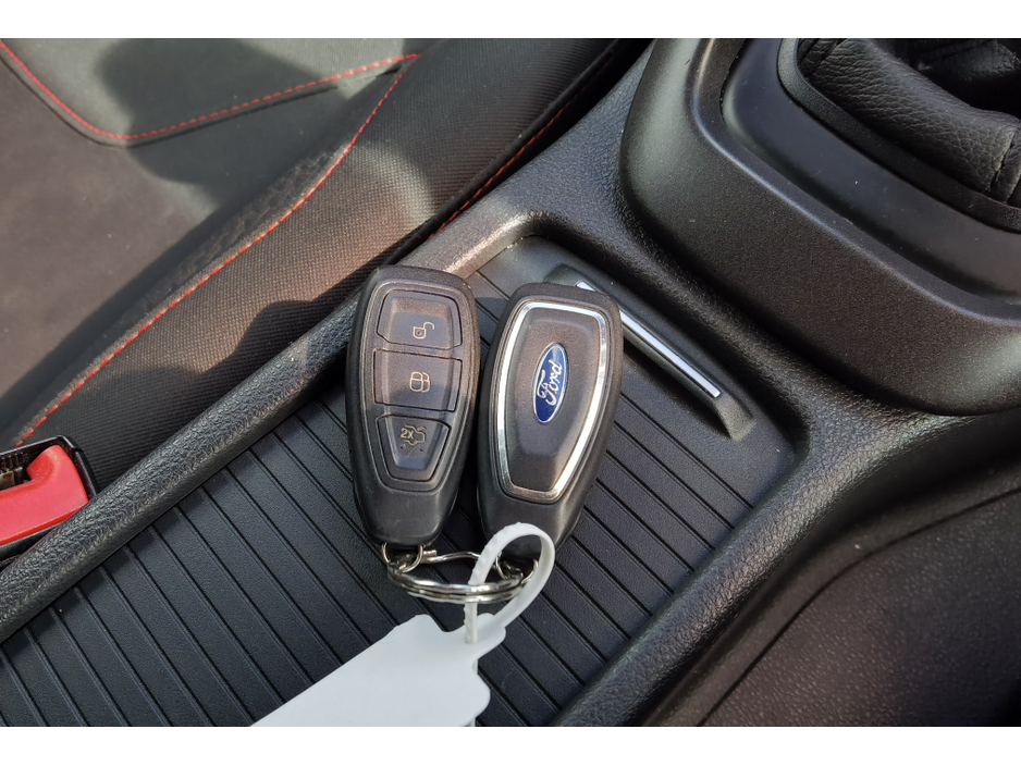 2017 Ford Focus - image 19