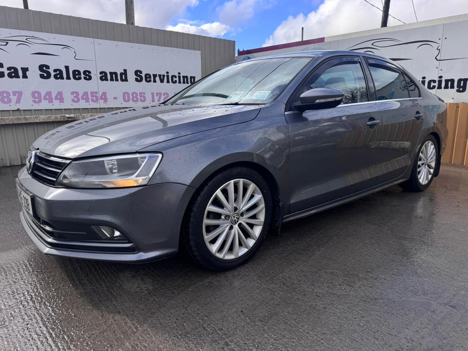 2017 Volkswagen Jetta - image 2