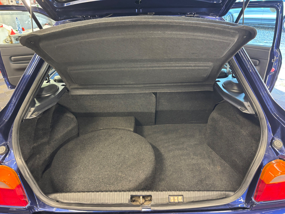 1993 Ford Escort - image 12