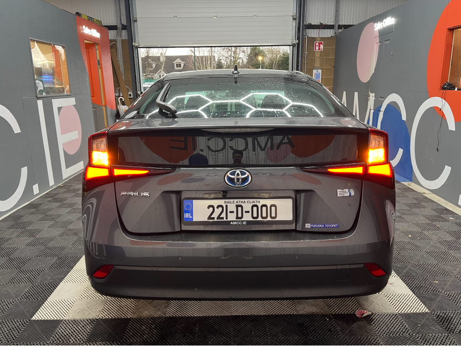 2022 Toyota Prius - image 6