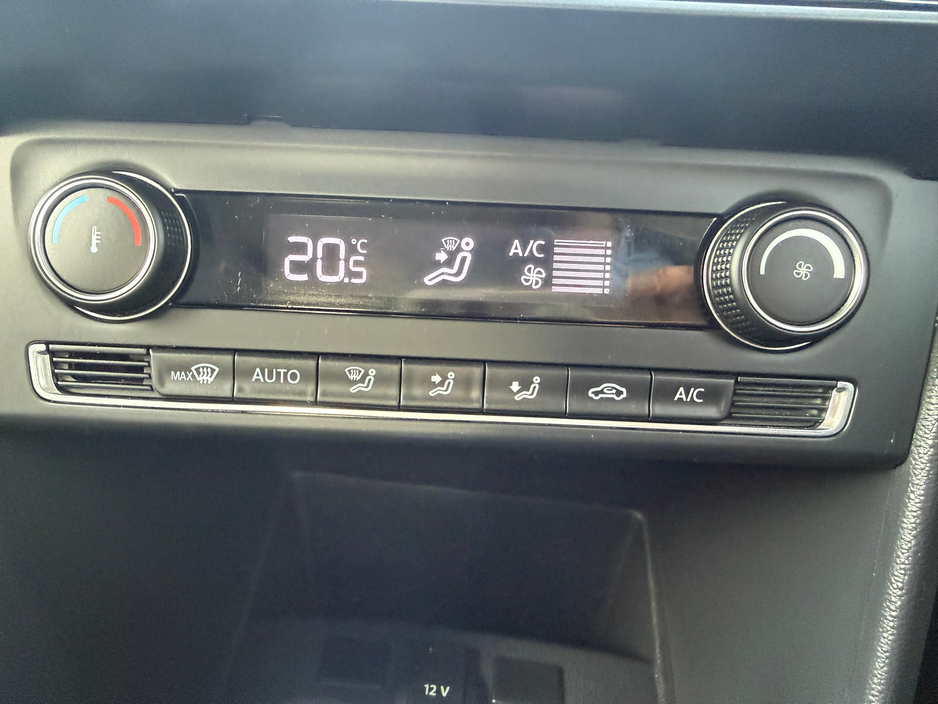 2015 Volkswagen Polo  €12,390