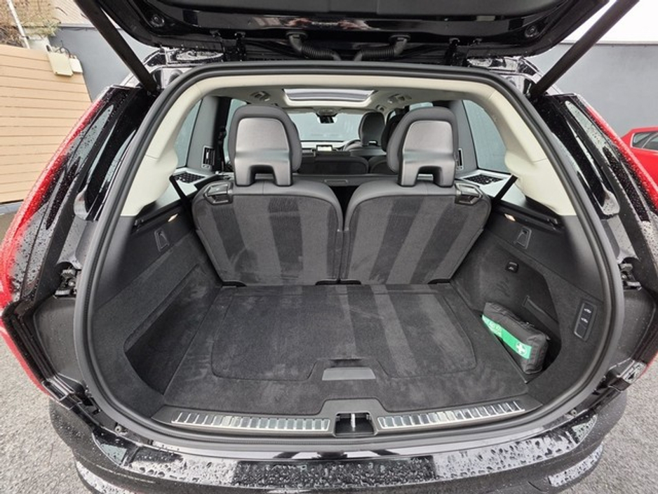 2025 Volvo XC90 T8 Plus Dark AWD €79,895