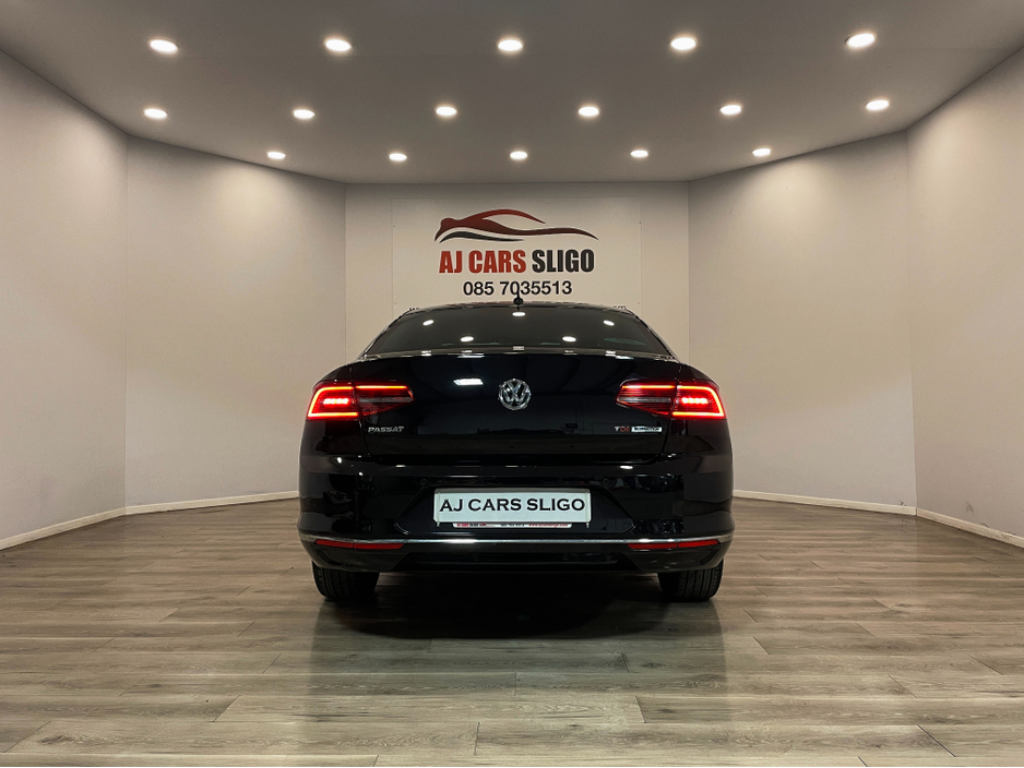 2015 Volkswagen Passat - image 8
