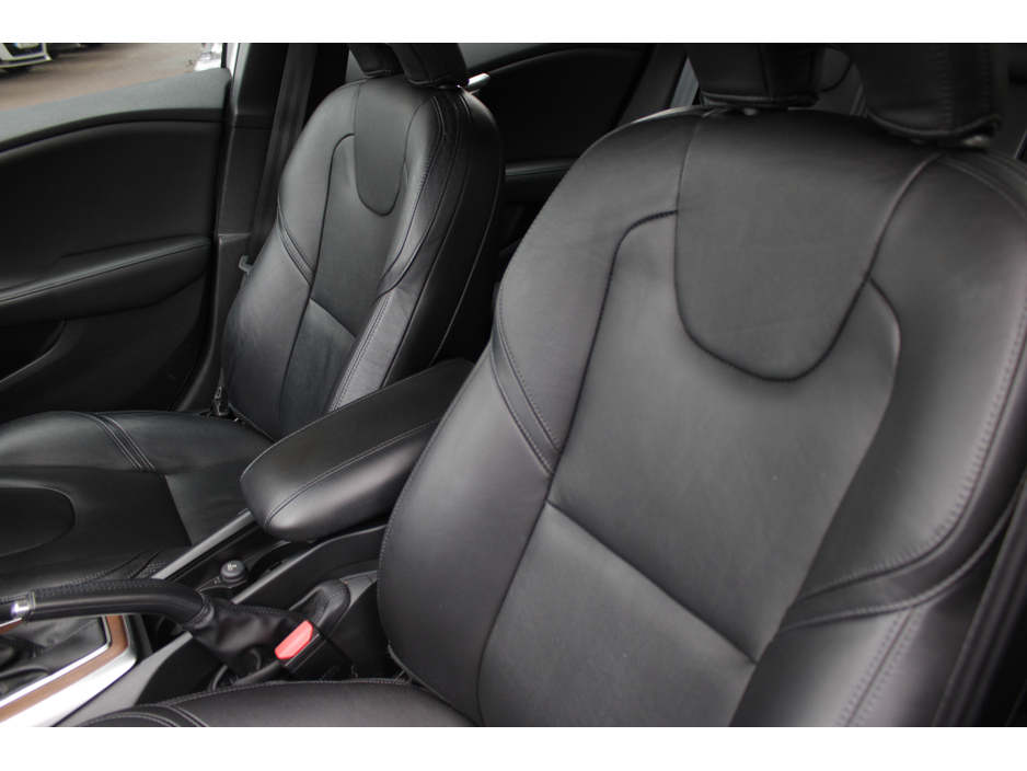 2017 Volvo V40 - image 21