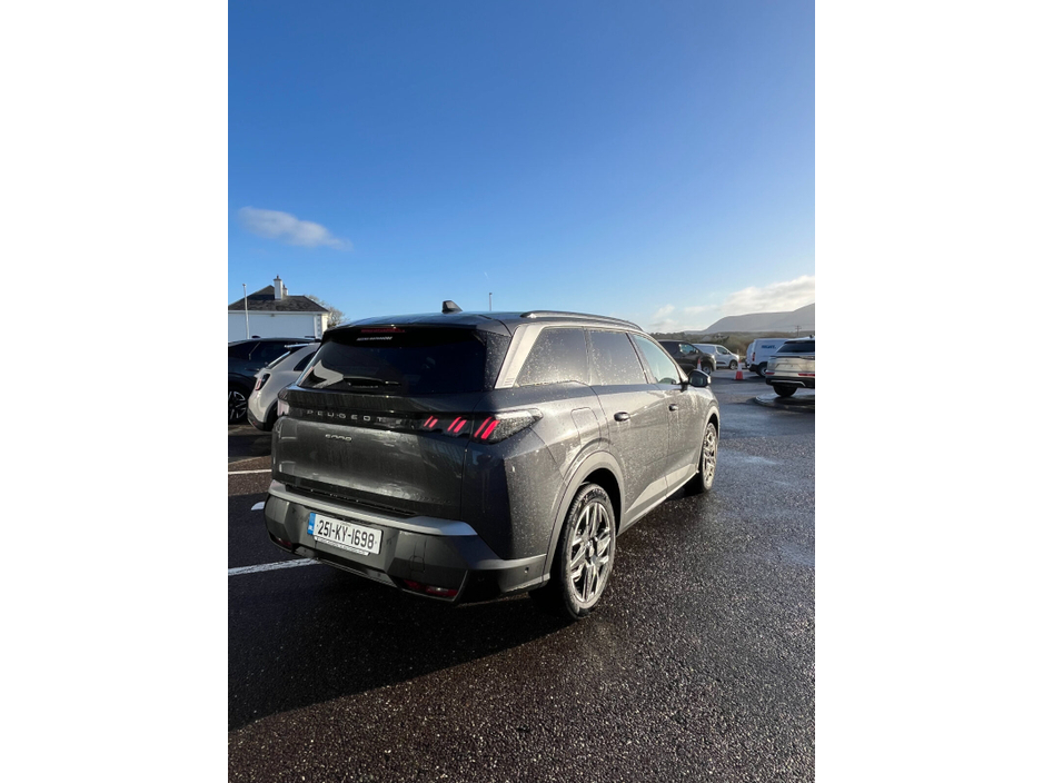 2025 Peugeot 5008 1.2 MHEV 145bhp E-DCS6 Allure €48,950