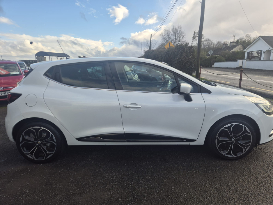 2017 Renault Clio - image 3