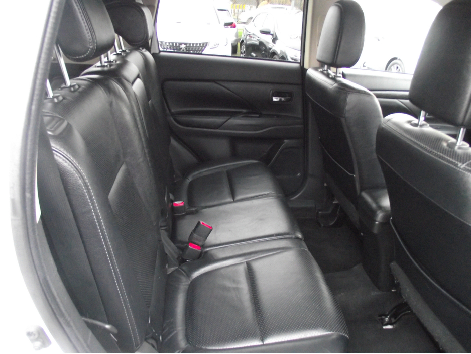 2016 Mitsubishi Outlander 2.3D  4WD  7SEATS  150PS 5DR   6 6MT    16MY €12,950