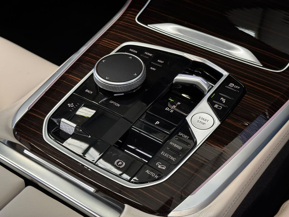 2025 BMW X5 - image 22