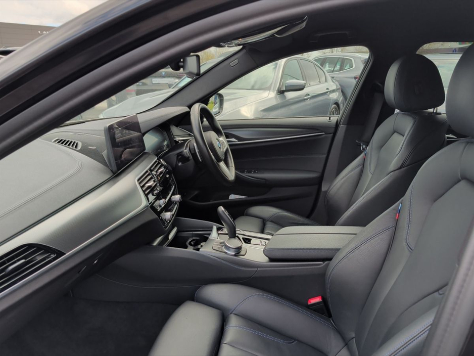 2021 BMW 5 Series - image 6
