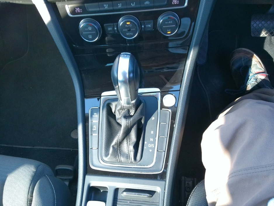 2016 Volkswagen Golf - image 7