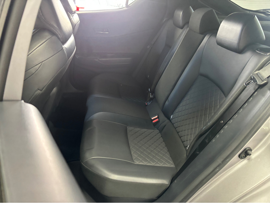 2020 Toyota C-HR - image 12