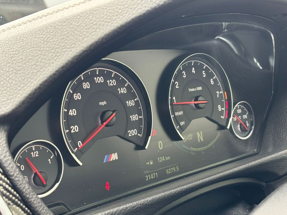 2020 BMW M4 - image 25