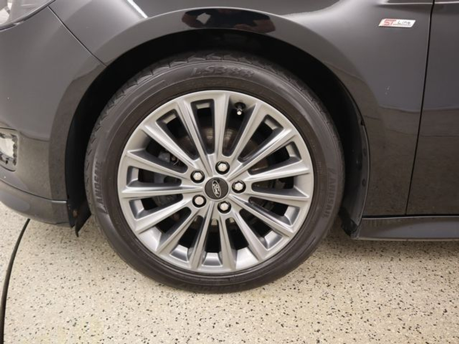 2017 Ford Focus - image 16