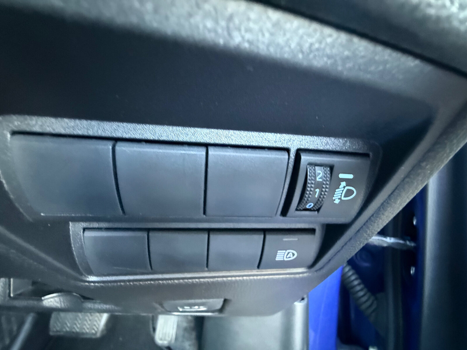 2021 Toyota Yaris - image 17