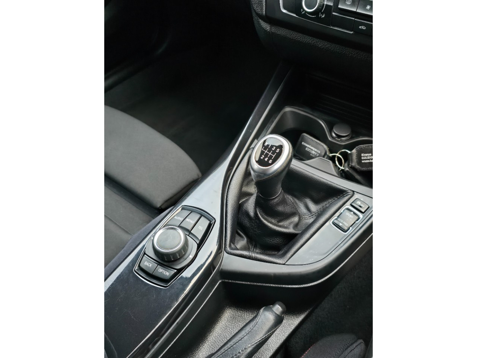 2012 BMW 1 Series - image 11