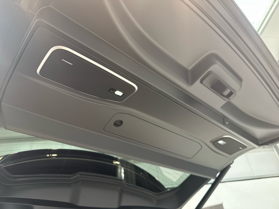 2026 Land Rover Range Rover - image 30