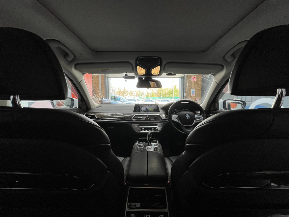 2017 BMW 7 Series - image 17