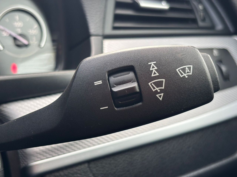 2016 BMW 5 Series - image 23