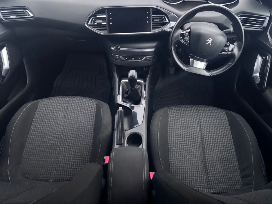 2018 Peugeot 308 - image 2