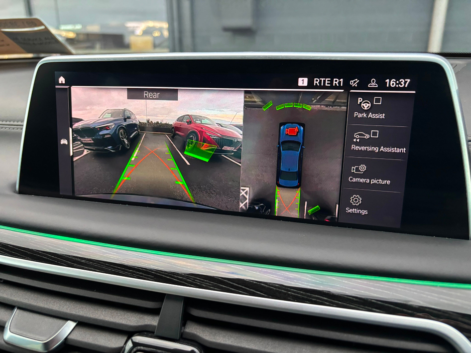 2020 BMW 7 Series - image 25