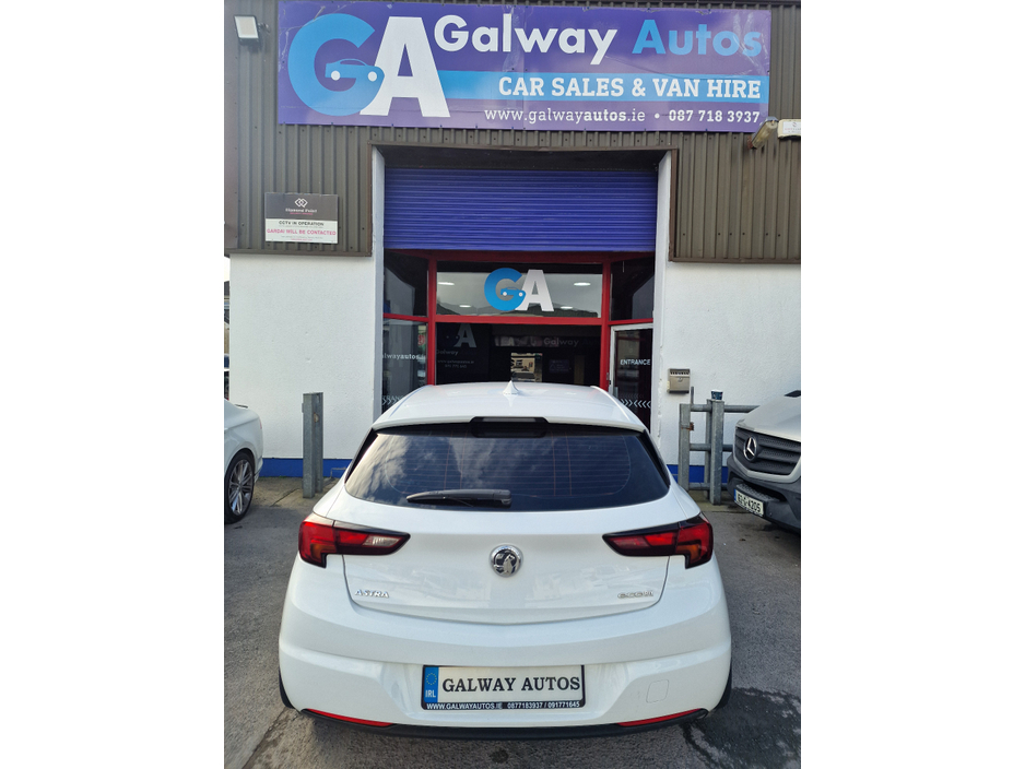 2017 Opel Astra - image 11