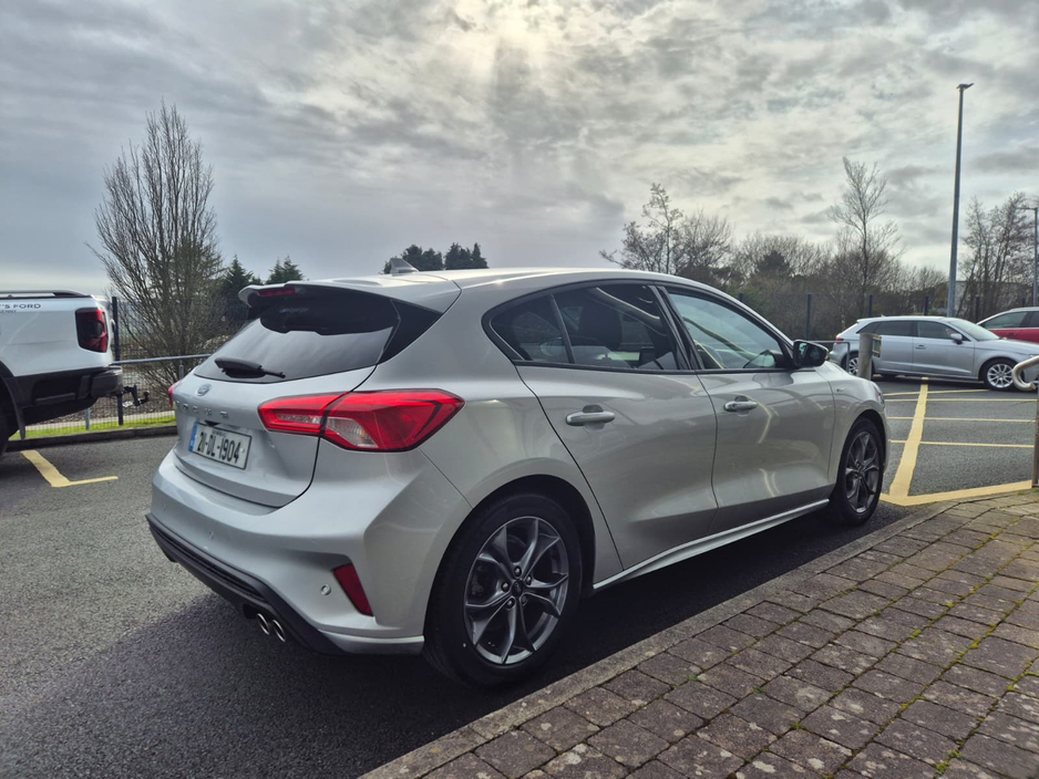 2021 Ford Focus - image 4