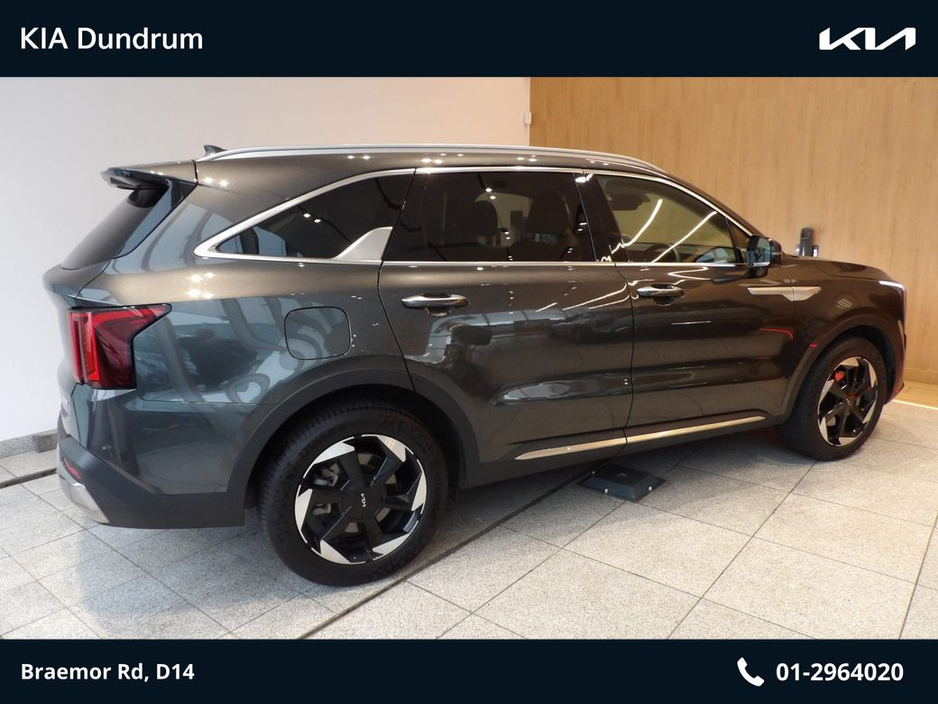 2025 Kia Sorento - image 3