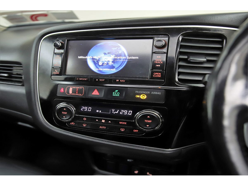 2018 Mitsubishi Outlander - image 16